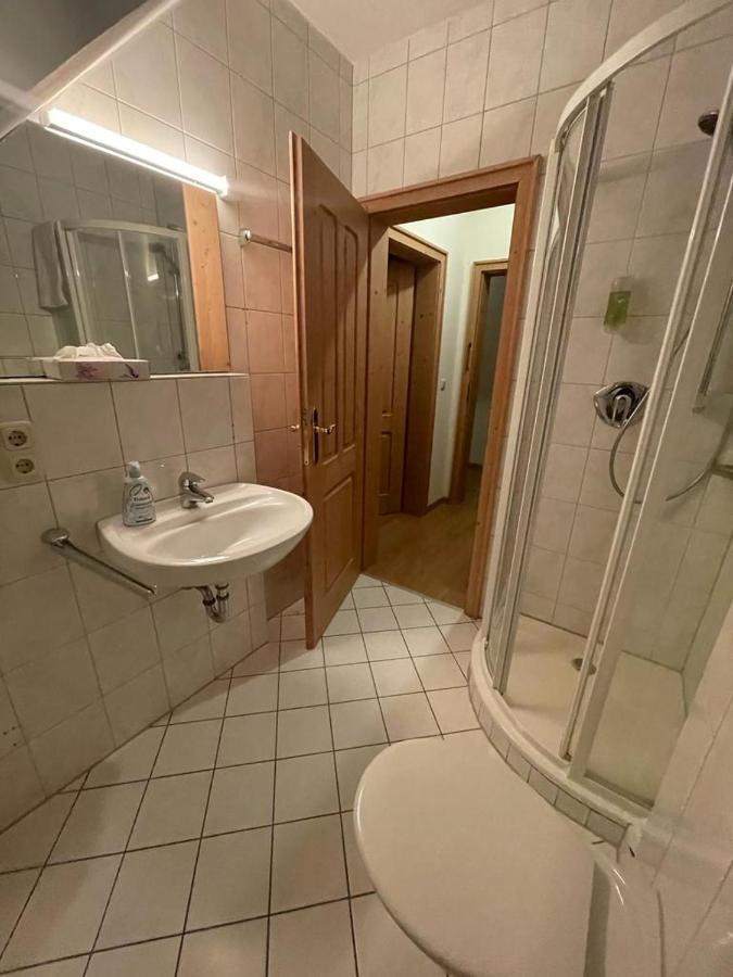 Hotel Und Restaurant Gruner Hahn Elsenfeld Bagian luar foto