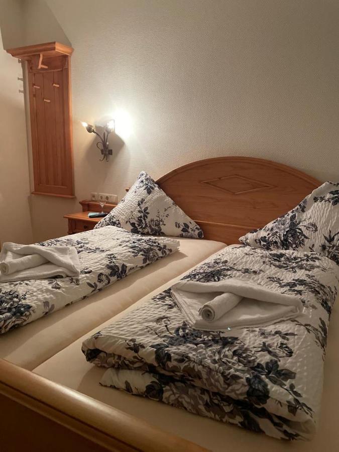 Hotel Und Restaurant Gruner Hahn Elsenfeld Bagian luar foto